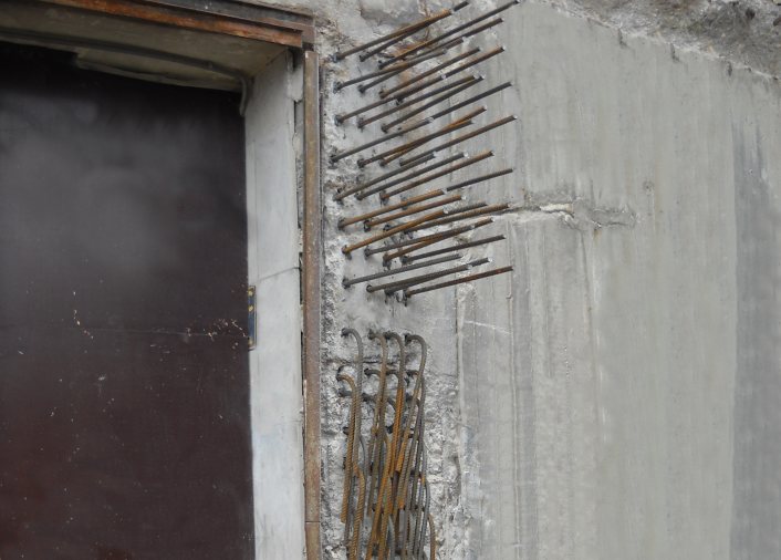 615. Szerkezetrekonstrukció tüskeragasztóval