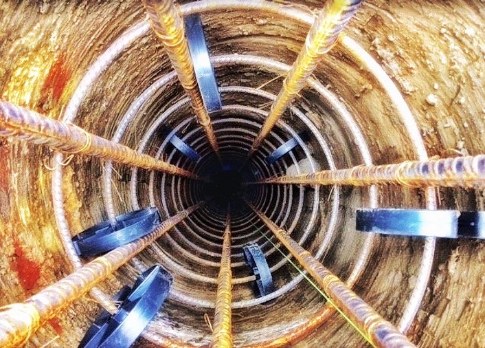 438. Piling távtartó beépítés